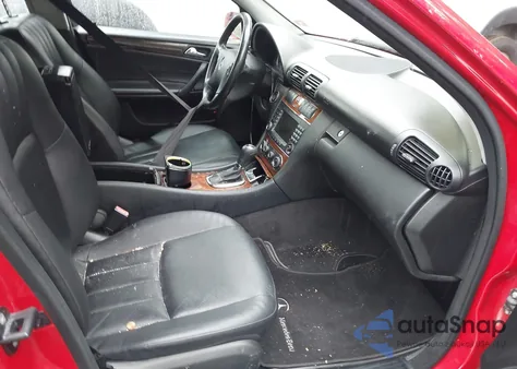 2006 Mercedes-Benz C 350 Luxury 4Matic z USA, uszkodzony, nr VIN WDBRF87H56F767752